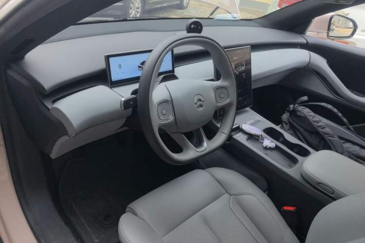 Used Nio ET5 2024 75 kWh Center Console