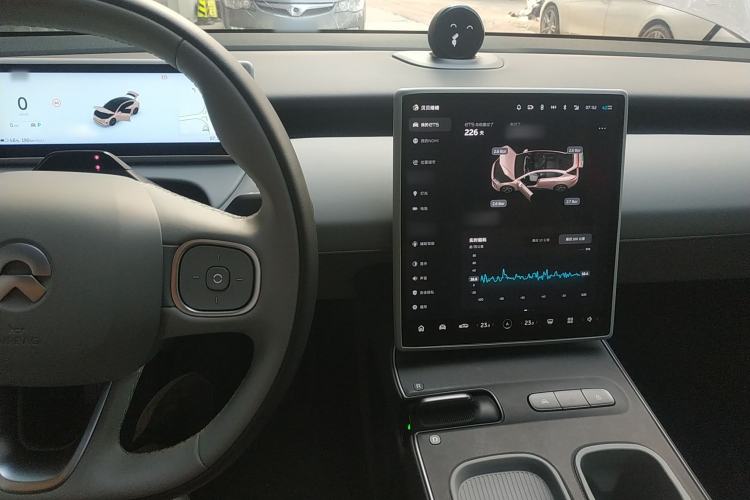 Used Nio ET5 2024 75 kWh Center Console