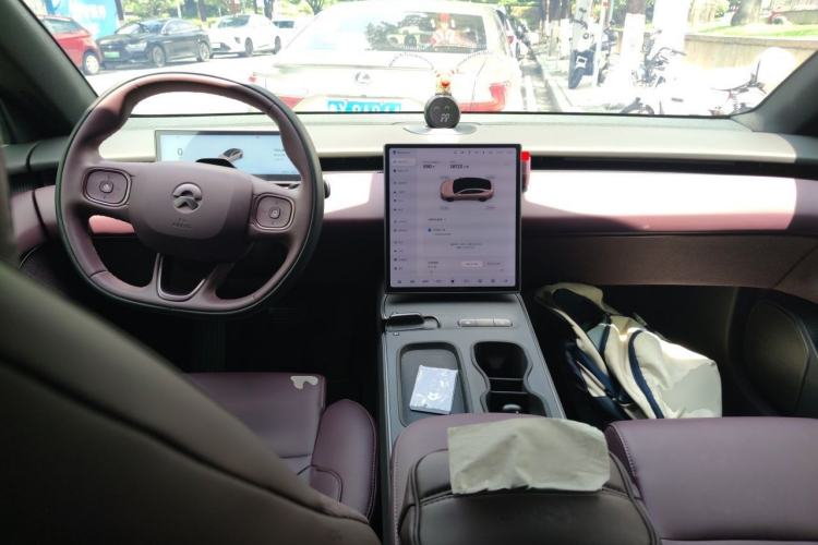Used Nio ET5 2024 75 kWh Center Console