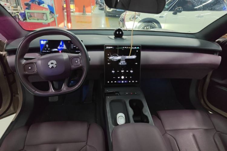 Used Nio ET5 2024 75 kWh Center Console