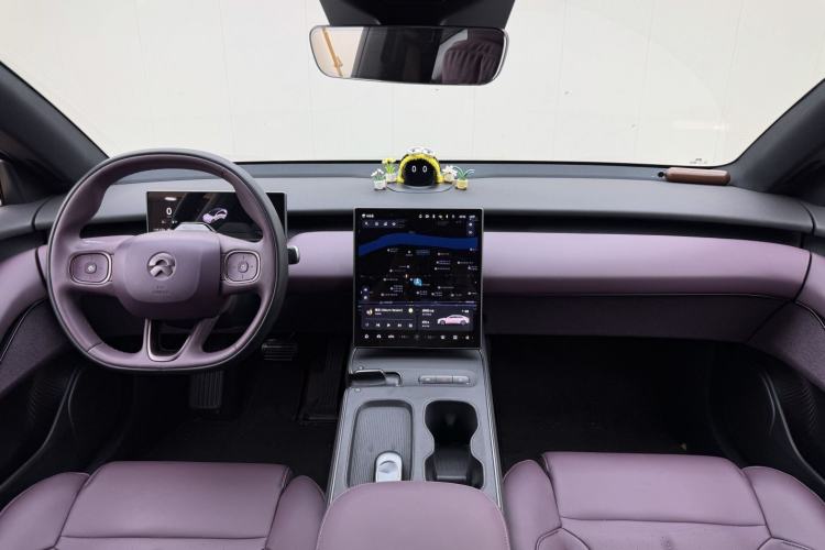 Used Nio ET5 2024 75 kWh Center Console
