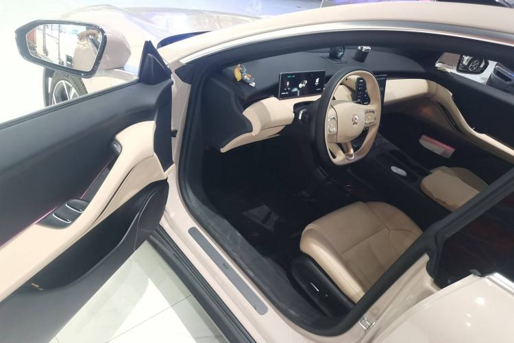 Used Nio ET5 2024 75 kWh Driver Seat