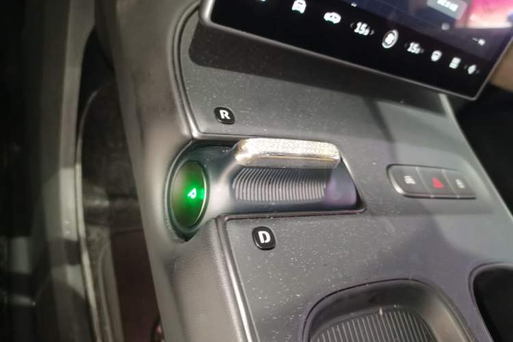 Used Nio ET5 2024 75 kWh Gear Lever