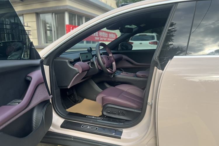 Used Nio ET5 2024 75 kWh Interior 2