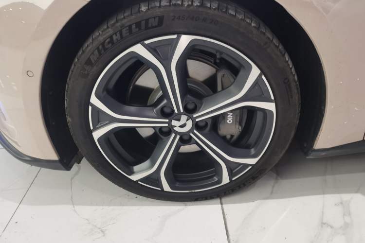 Used Nio ET5 2024 75 kWh Left Front Wheel Hub