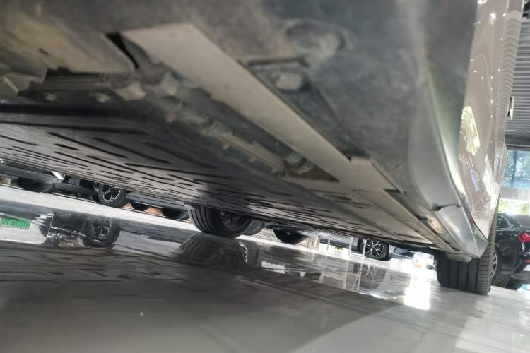 Used Nio ET5 2024 75 kWh Left Side Sill