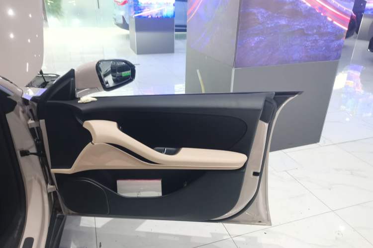 Used Nio ET5 2024 75 kWh Right Front Door Interior