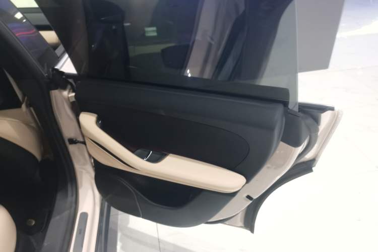 Used Nio ET5 2024 75 kWh Right Rear Door Interior