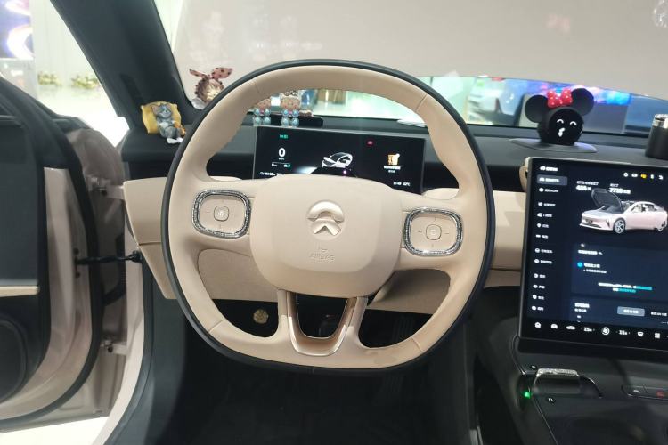 Used Nio ET5 2024 75 kWh Steering Wheel