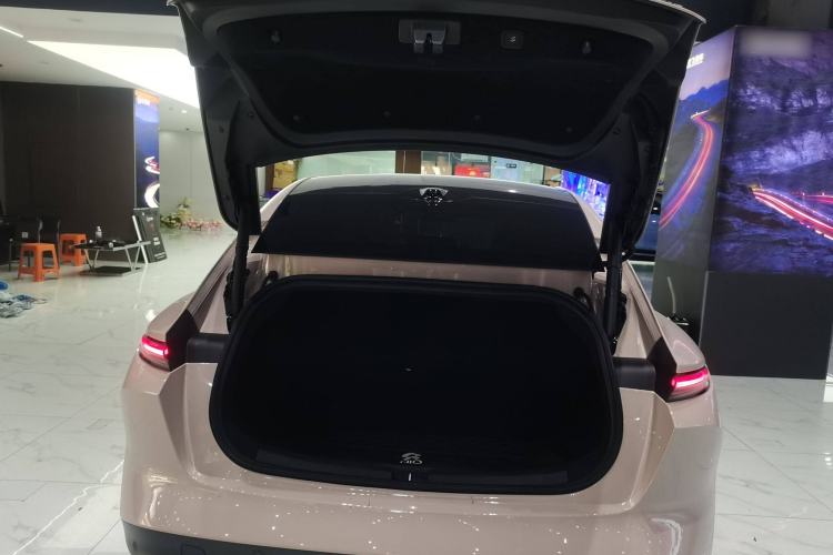 Used Nio ET5 2024 75 kWh Trunk
