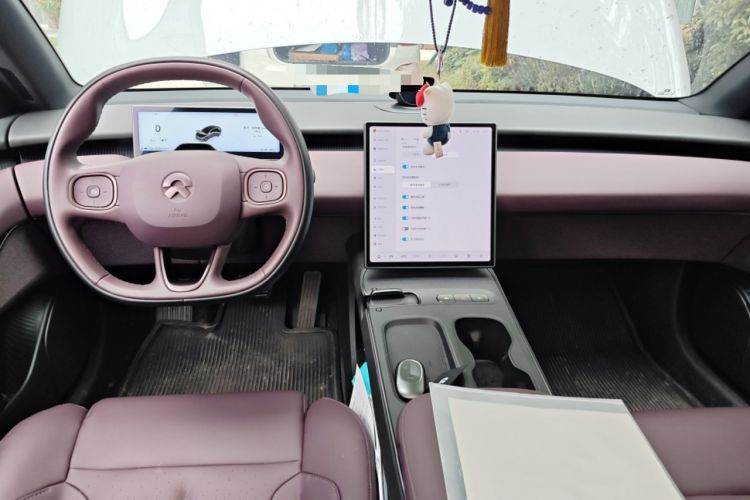Used Nio ET5 2024 75 kWh Center Console