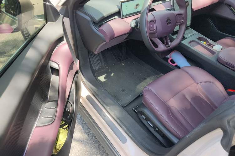 Used Nio ET5 2024 75 kWh Driver Seat