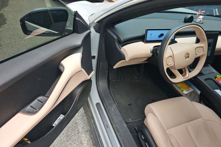 Used Nio ET5 2024 75 kWh Driver Seat