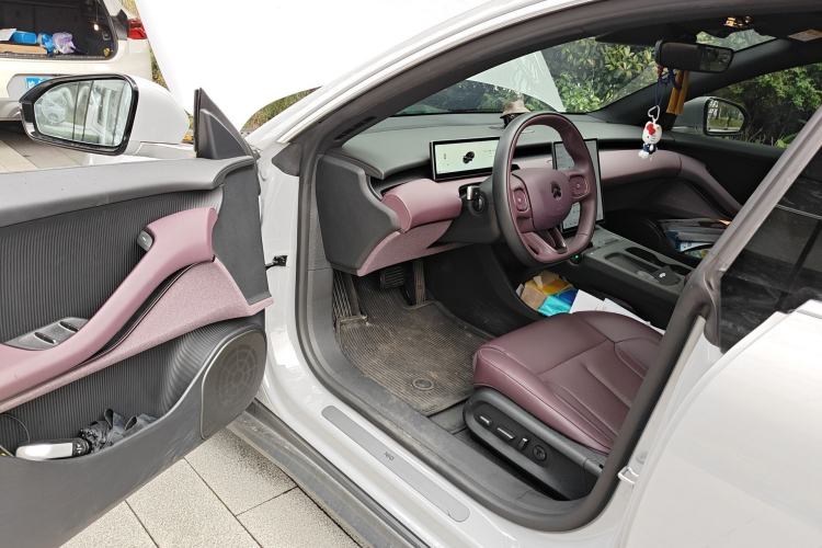 Used Nio ET5 2024 75 kWh Driver Seat