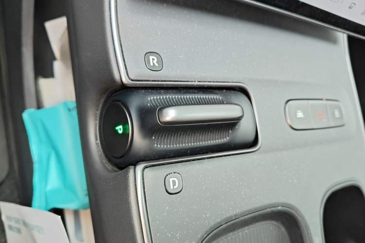 Used Nio ET5 2024 75 kWh Gear Lever