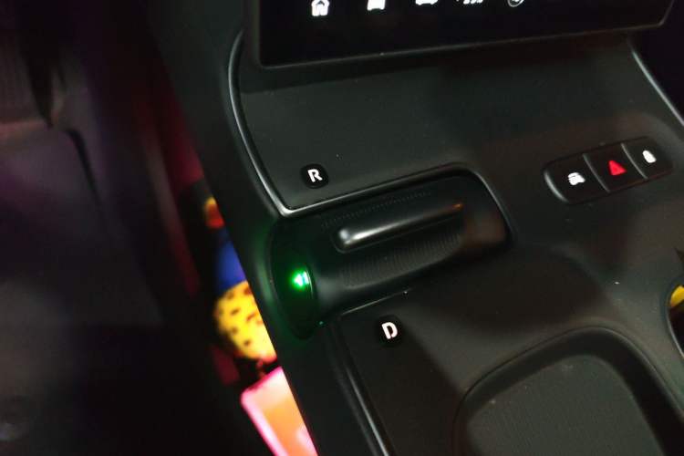 Used Nio ET5 2024 75 kWh Gear Lever