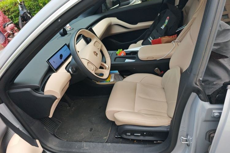 Used Nio ET5 2024 75 kWh Left Front Seat