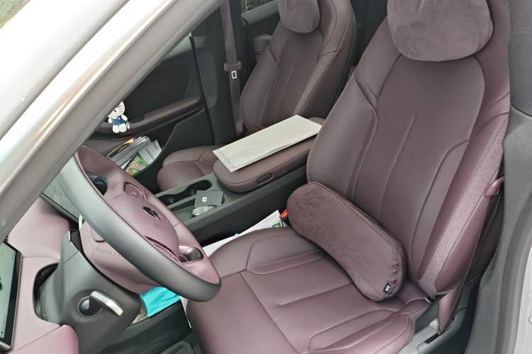 Used Nio ET5 2024 75 kWh Left Front Seat