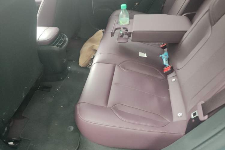 Used Nio ET5 2024 75 kWh Left Rear Seat