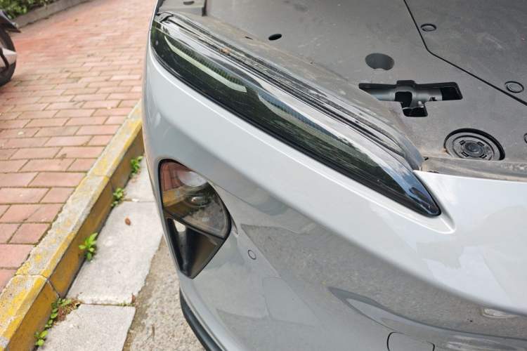 Used Nio ET5 2024 75 kWh Right Front Headlight