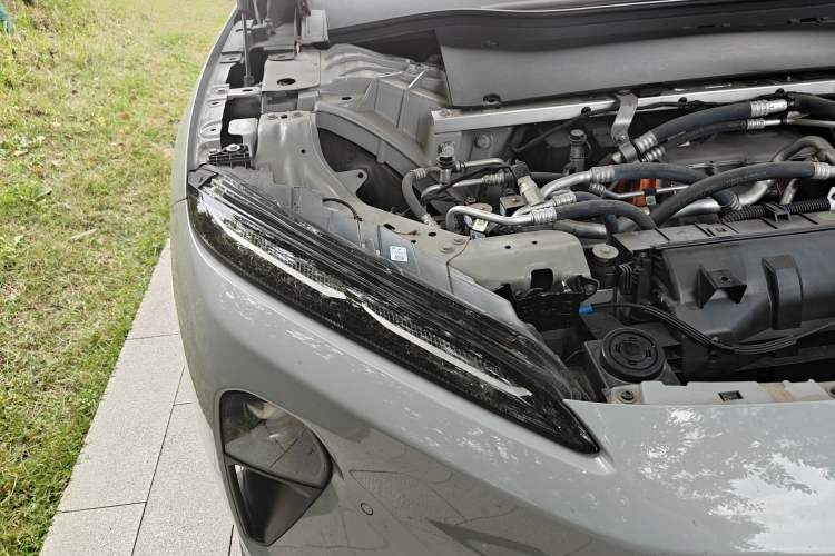 Used Nio ET5 2024 75 kWh Right Front Headlight