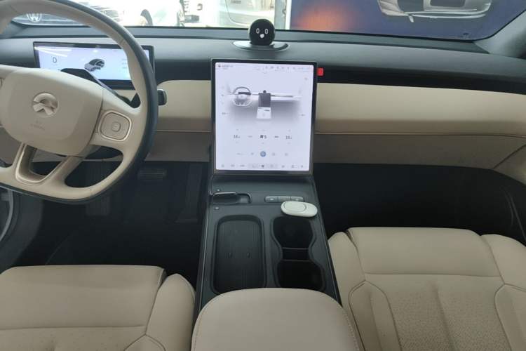 Used Nio ET5 2024 75 kWh Audio And AC Panel