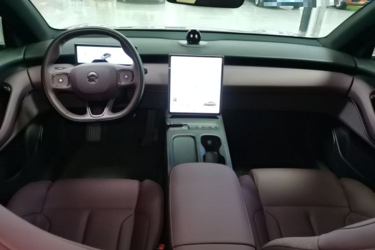 Used Nio ET5 2024 75 kWh Center Console