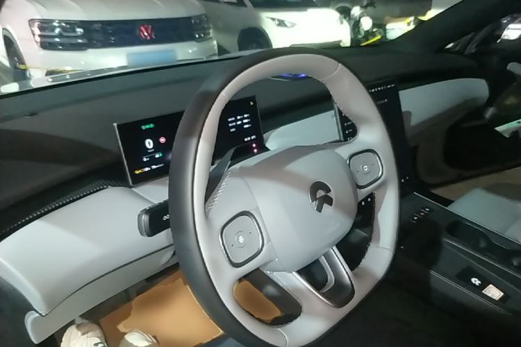 Used Nio ET5 2024 75 kWh Center Console