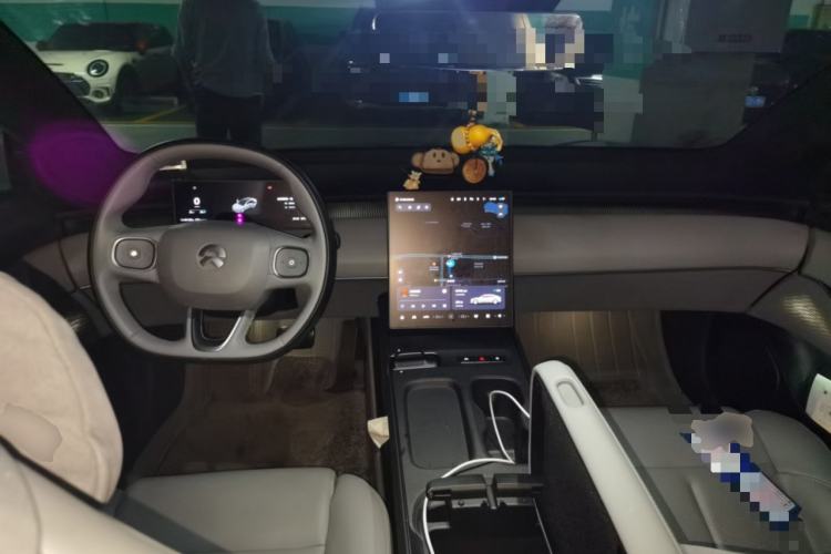 Used Nio ET5 2024 75 kWh Center Console