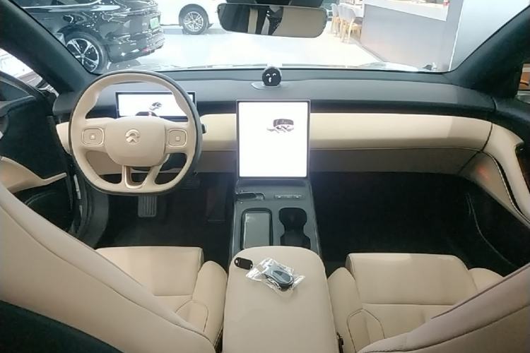 Used Nio ET5 2024 75 kWh Center Console