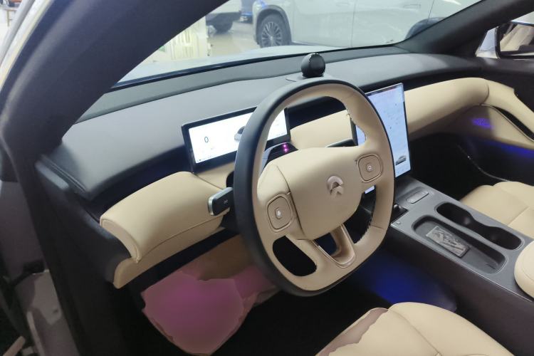 Used Nio ET5 2024 75 kWh Center Console