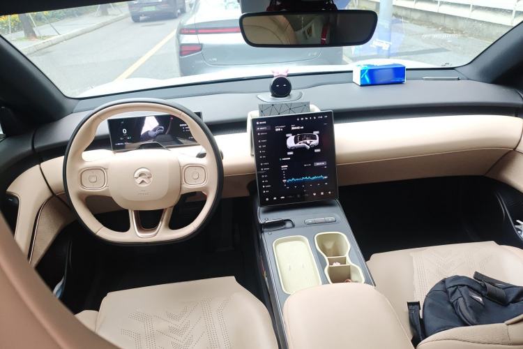 Used Nio ET5 2024 75 kWh Center Console