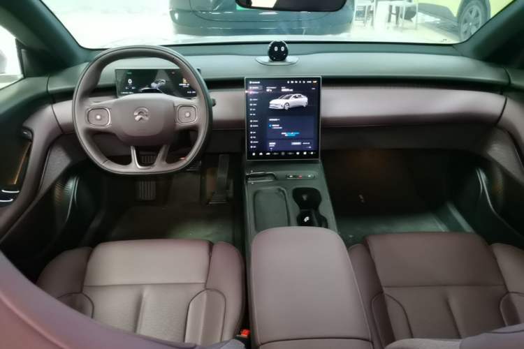 Used Nio ET5 2024 75 kWh Center Console