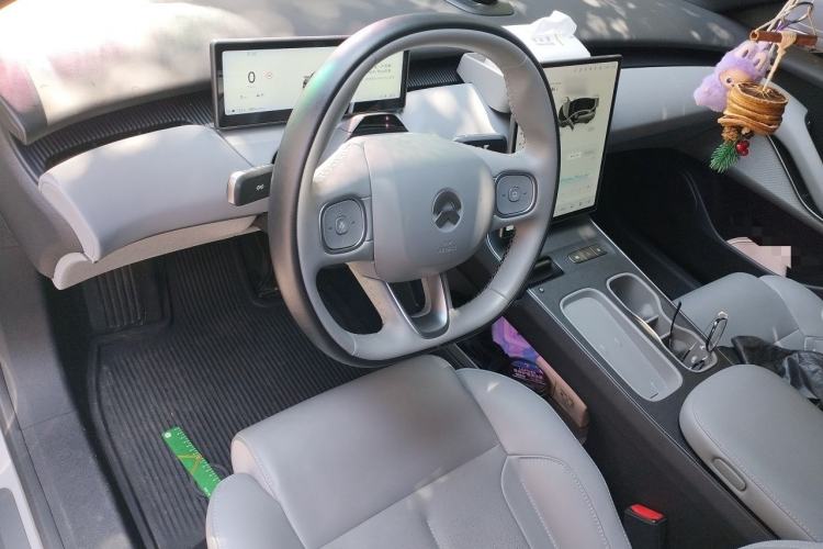 Used Nio ET5 2024 75 kWh Center Console