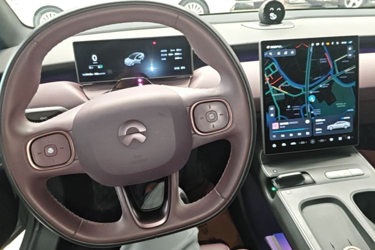 Used Nio ET5 2024 75 kWh Center Console
