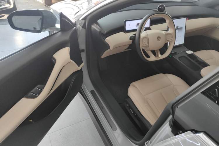 Used Nio ET5 2024 75 kWh Driver Seat