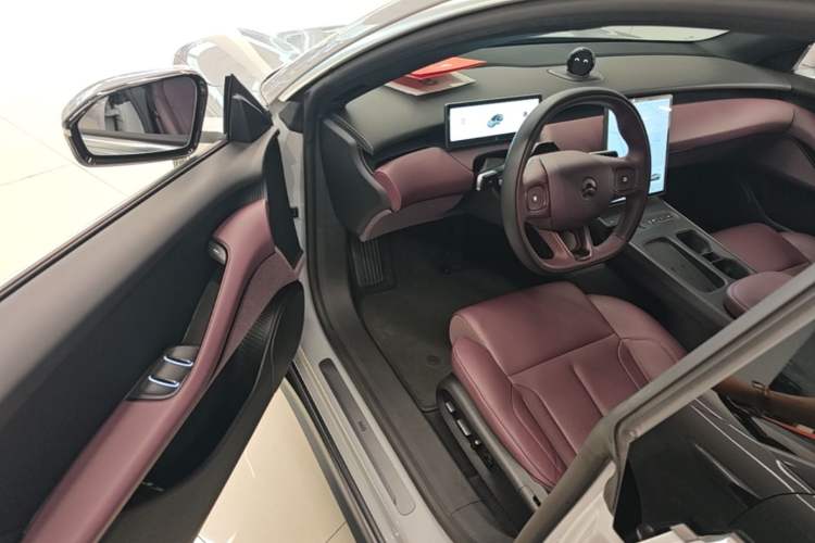 Used Nio ET5 2024 75 kWh Driver Seat