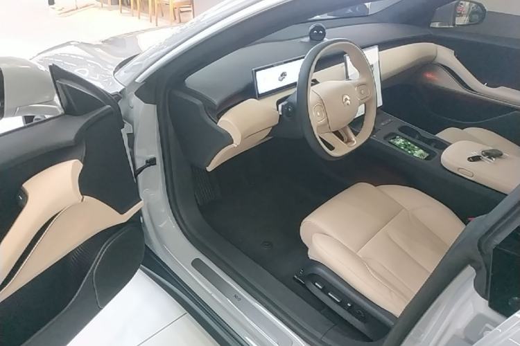 Used Nio ET5 2024 75 kWh Driver Seat