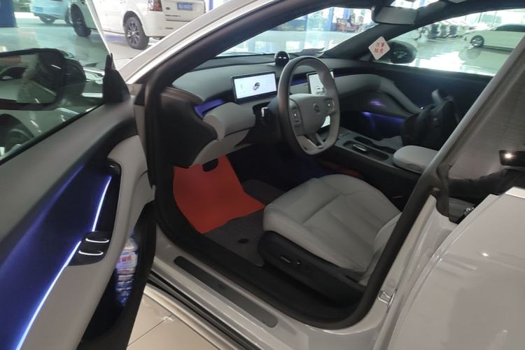 Used Nio ET5 2024 75 kWh Driver Seat