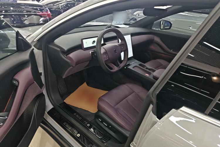 Used Nio ET5 2024 75 kWh Driver Seat