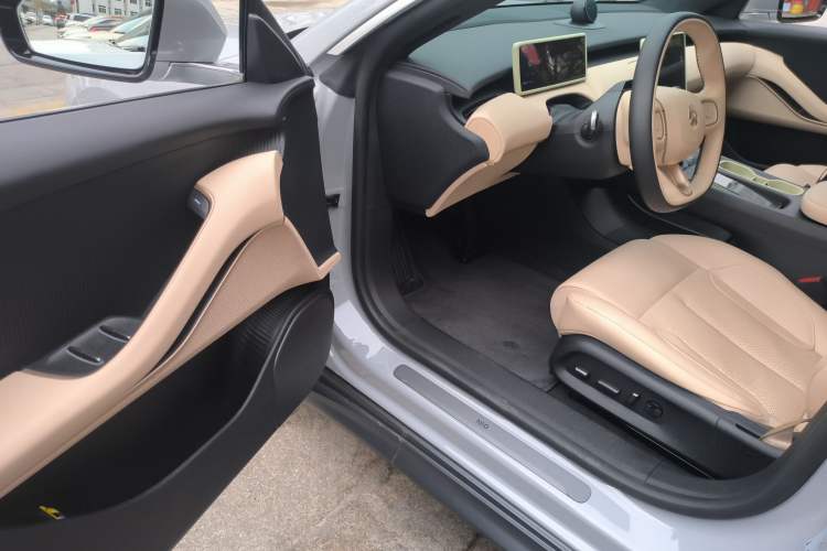 Used Nio ET5 2024 75 kWh Driver Seat