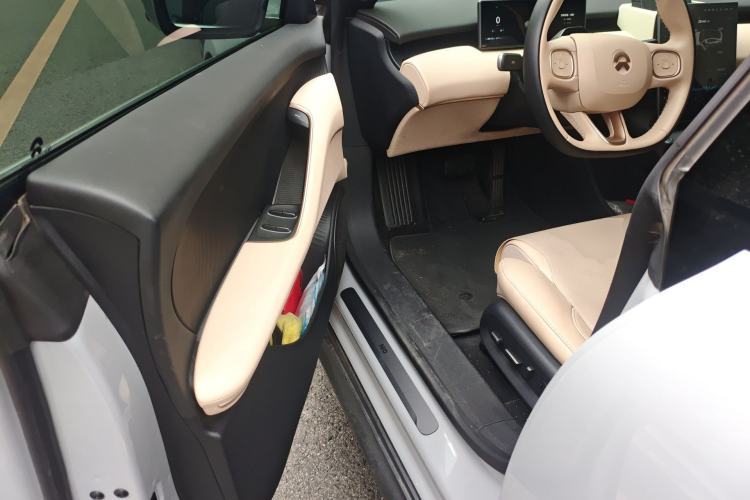 Used Nio ET5 2024 75 kWh Driver Seat