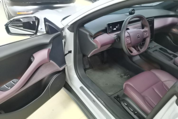 Used Nio ET5 2024 75 kWh Driver Seat