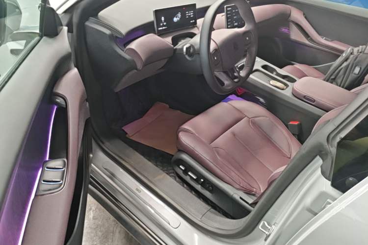 Used Nio ET5 2024 75 kWh Driver Seat