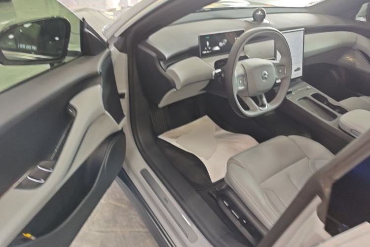 Used Nio ET5 2024 75 kWh Driver Seat