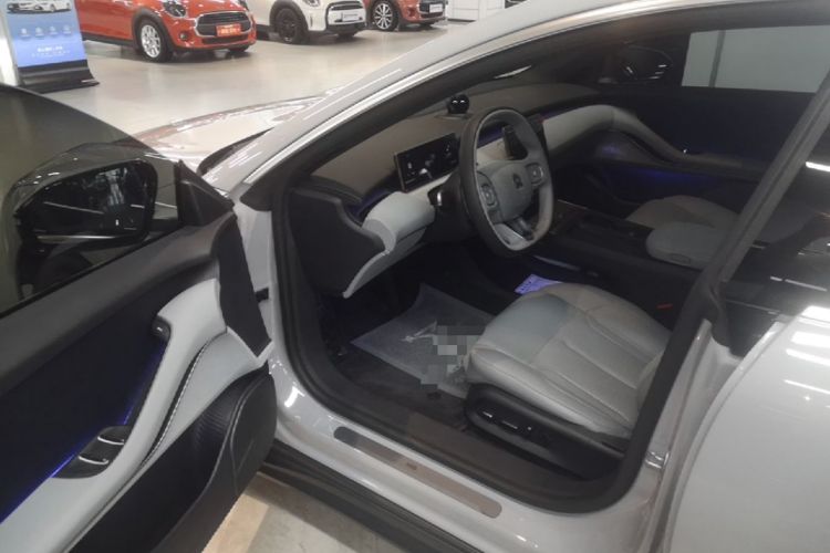 Used Nio ET5 2024 75 kWh Driver Seat