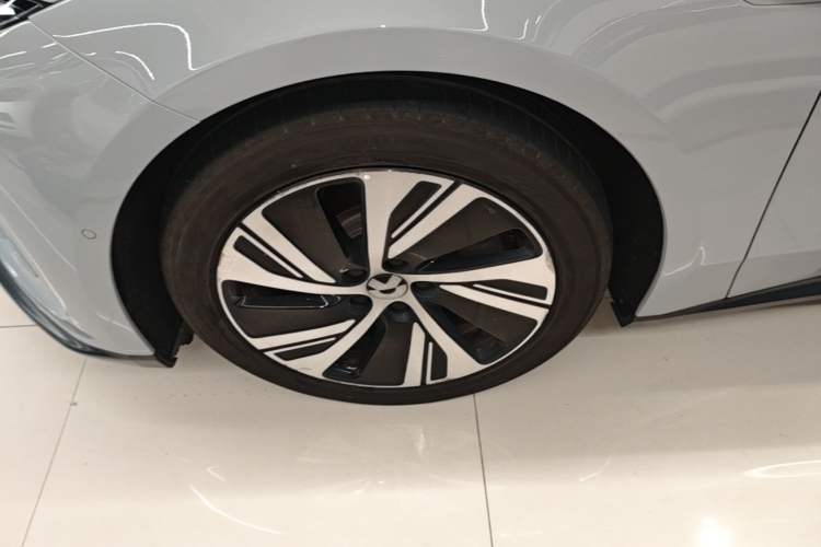 Used Nio ET5 2024 75 kWh Exterior 4