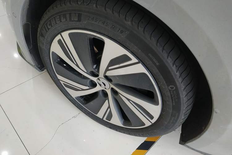 Used Nio ET5 2024 100 kWh Exterior 4