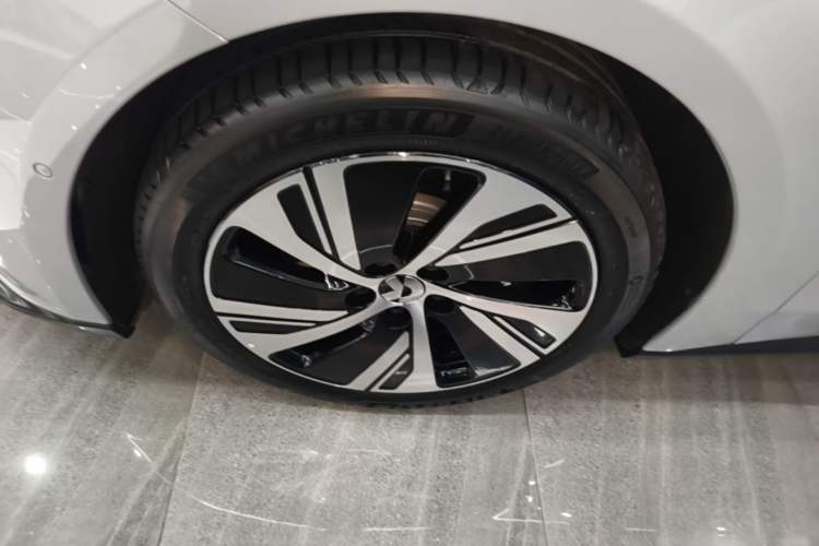 Used Nio ET5 2024 75 kWh Exterior 4
