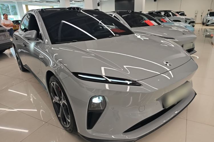 Used Nio ET5 2024 75 kWh Front Right 45 Deg